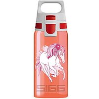 Für einen gelungenen Start in den Schulalltag: Sigg Trinkflasche Viva One Horse Club 0.5 L von Sigg eignet sich hervorragend für zubehör/trinkflaschen. Mit durchdachten Details für mehr Spaß und Ordnung im Schulranzen. Weitere passende Produkte für Kinder und Schule gibt es auf https://www.kekula.de.