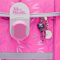 Perfekt für kleine Entdecker und Grundschulkinder: McNeill Motivanhänger zu Schulranzen Birdy von McNeill eignet sich hervorragend für marken/mcneill/mcneill birdy mit pferd. Mit durchdachten Details für mehr Spaß und Ordnung im Schulranzen. Weitere passende Produkte für Kinder und Schule gibt es auf https://www.kekula.de.