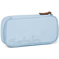 Für einen gelungenen Start in den Schulalltag: Satch Schlamperbox Nordic Ice Blue von Satch eignet sich hervorragend für marken/satch. Mit durchdachten Details für mehr Spaß und Ordnung im Schulranzen. Weitere passende Produkte für Kinder und Schule gibt es auf https://www.kekula.de.